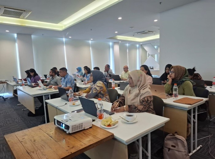 DOSEN PRODI PGSD MELAKSANAKAN PROGRAM PENINGKATAN PROFESIONALISME DOSEN MELALUI KEMITRAAN DAN SERTIFIKASI KOMPETENSI MICROSOFT CERTIFICATE EDUKATOR (MCE)